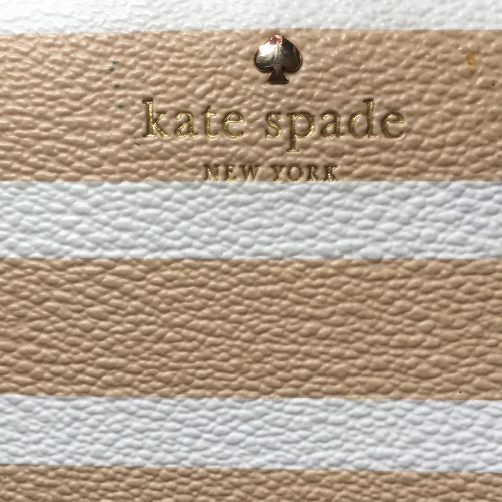 Kate Spade ♠️ Wallet - Picture 2 of 8